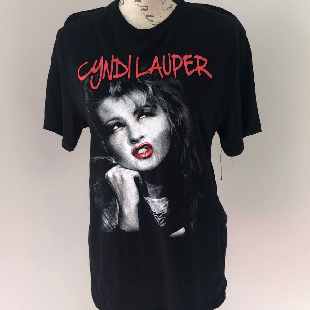 Women’s Cindi Lauper Concert Tee size M (NWOT)